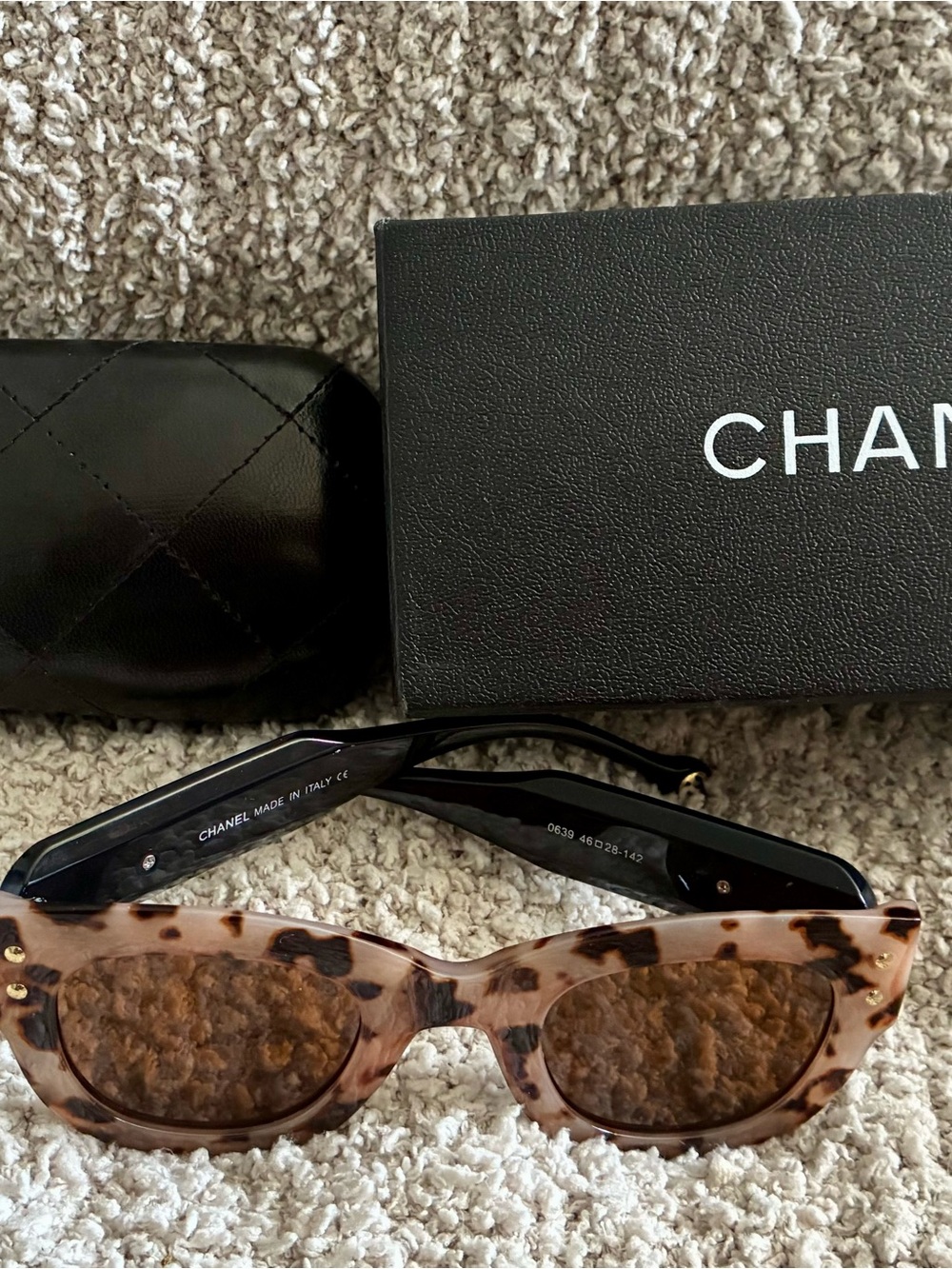 Inspired Tortoiseshell Cat-Eye Sunglasses - Brown & Black
